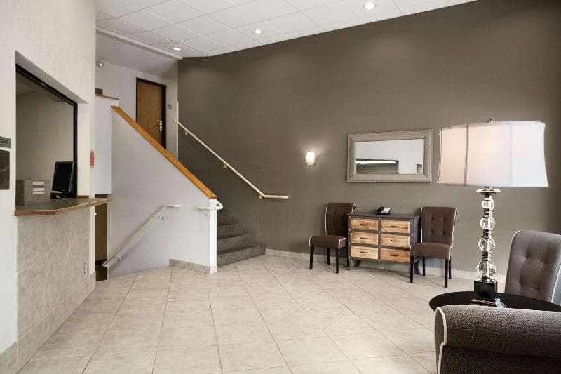 Super 8 By Wyndham Portland Airport 4