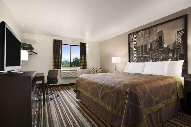 Super 8 By Wyndham Portland Airport 3