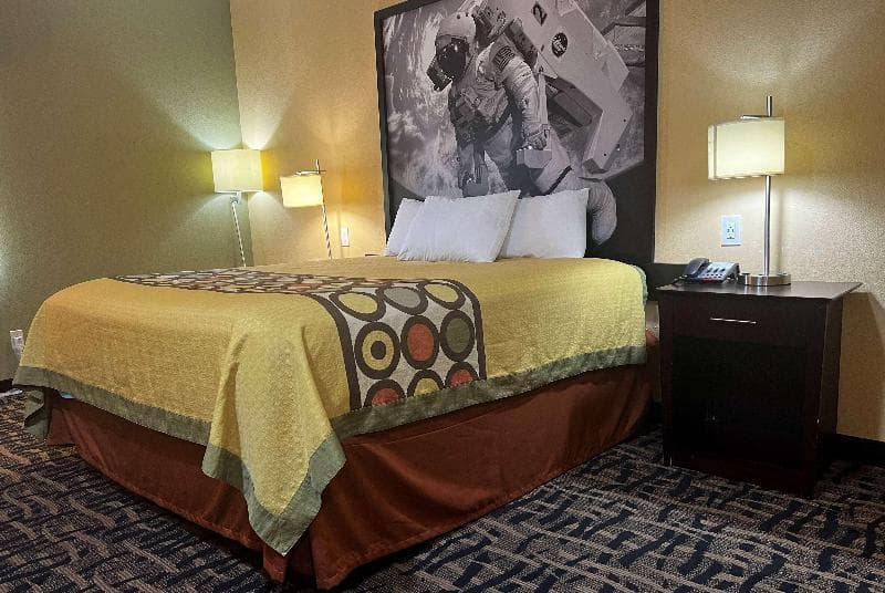 Super 8 by Wyndham Pasadena photo 1