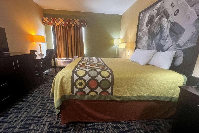 Super 8 by Wyndham Pasadena 2