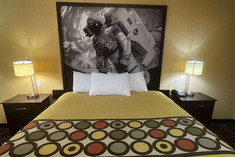 Super 8 by Wyndham Pasadena 5