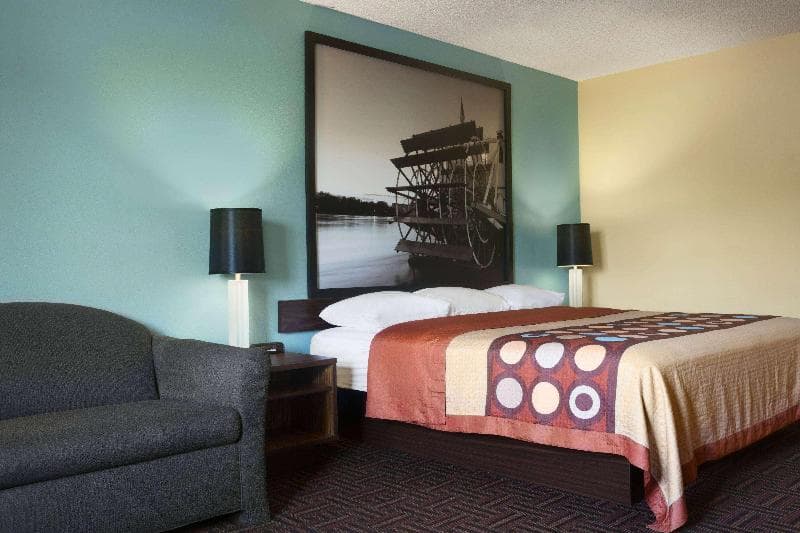 Super 8 by Wyndham Peoria photo 1
