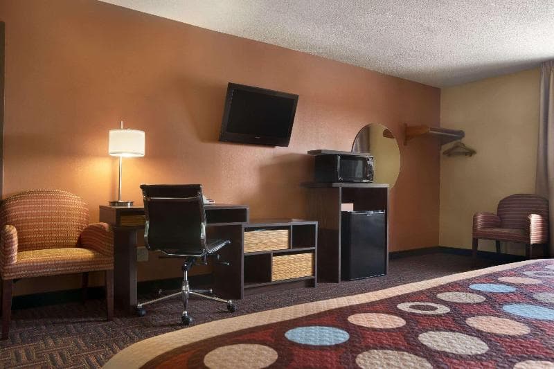 Super 8 by Wyndham Peoria 3