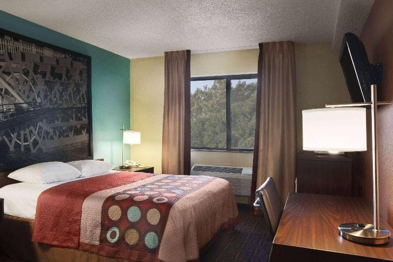 Super 8 by Wyndham Peoria 4