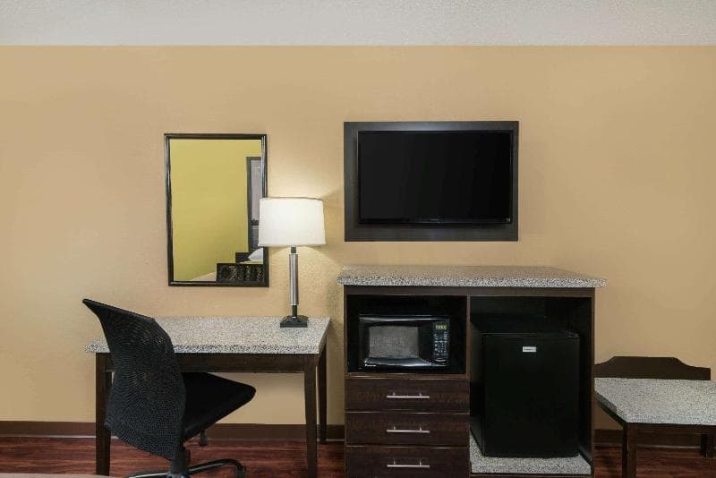 Super 8 by Wyndham Raleigh North East 3