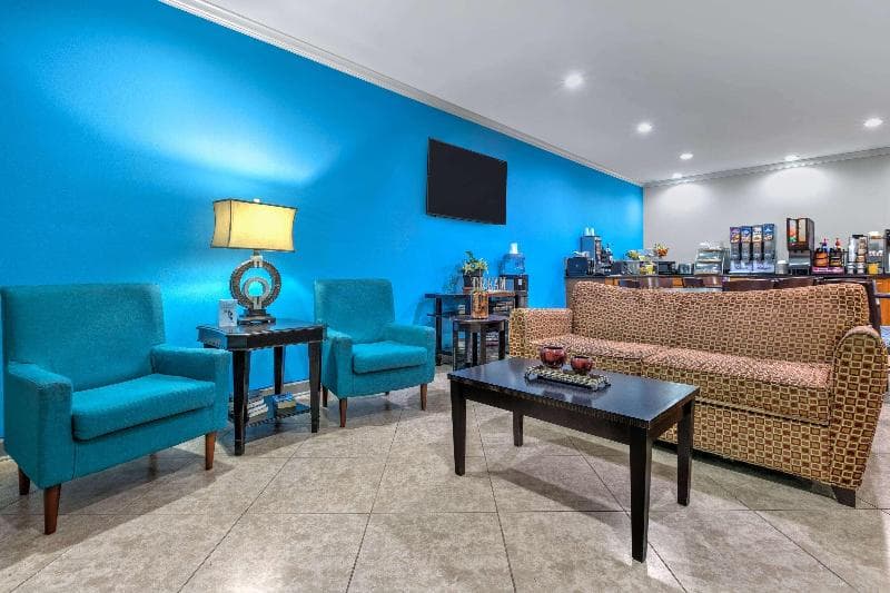 Days Inn & Suites By Wyndham Cabot 4