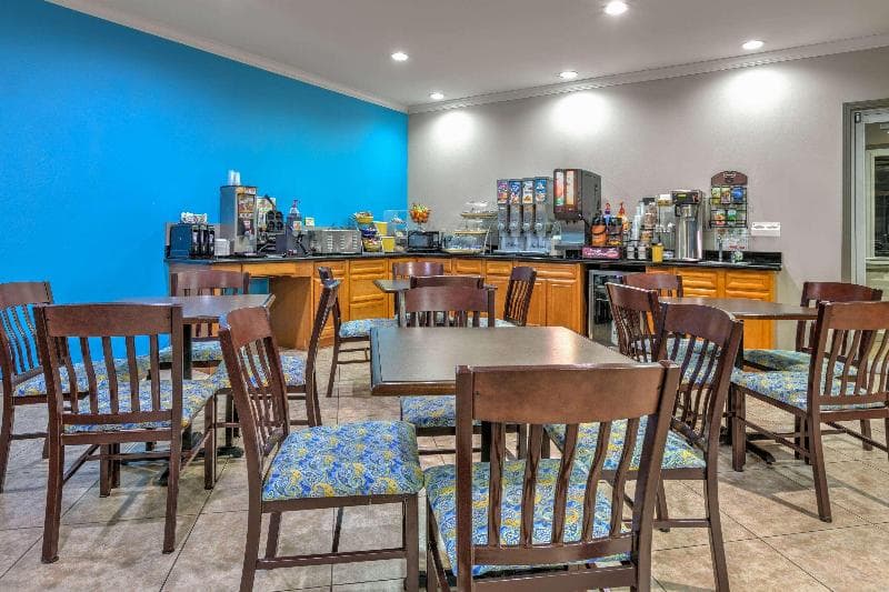 Days Inn & Suites By Wyndham Cabot 2