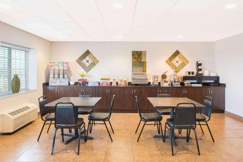 Microtel Inn & Suites By Wyndham Quincy 4