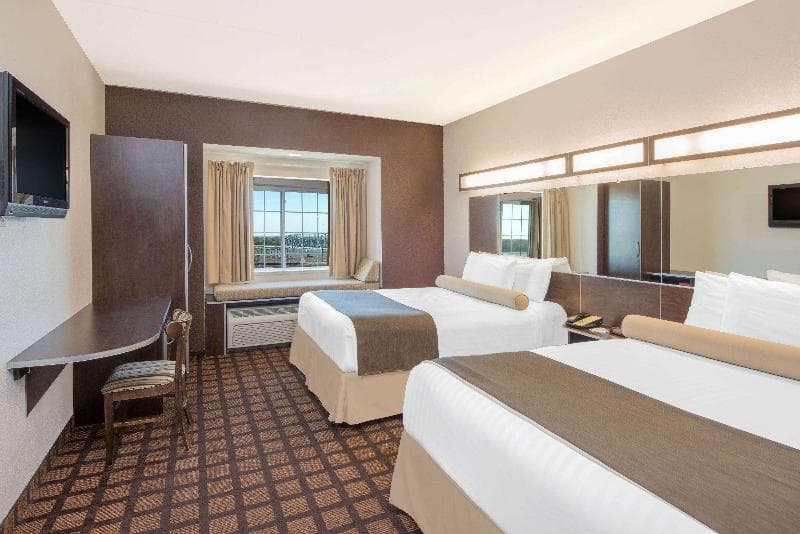 Microtel Inn & Suites By Wyndham Quincy 5