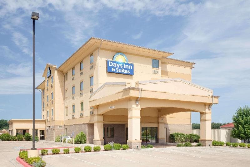Days Inn & Suites by Wyndham Russellville 5