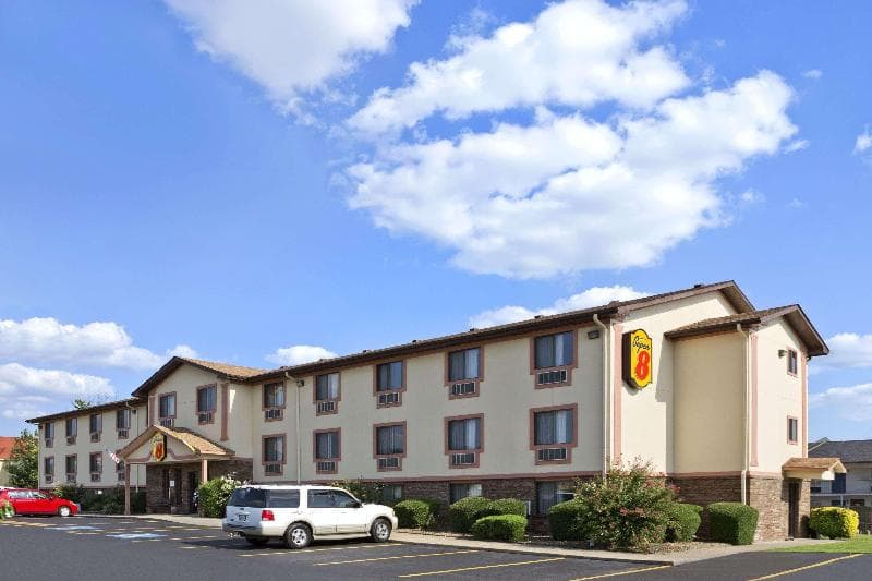 Super 8 By Wyndham Russellville 5