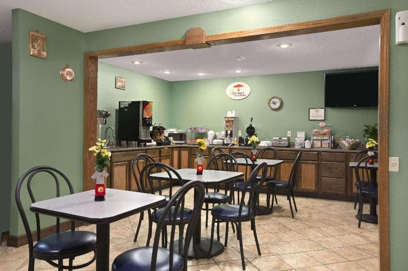 Super 8 By Wyndham Russellville 2