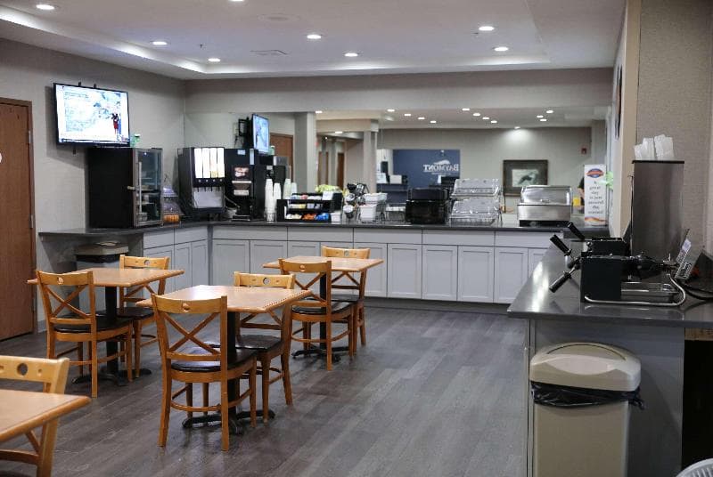 Baymont By Wyndham Rockford 3