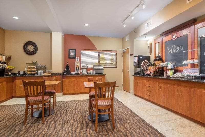 AmericInn by Wyndham Rochester Airport 5