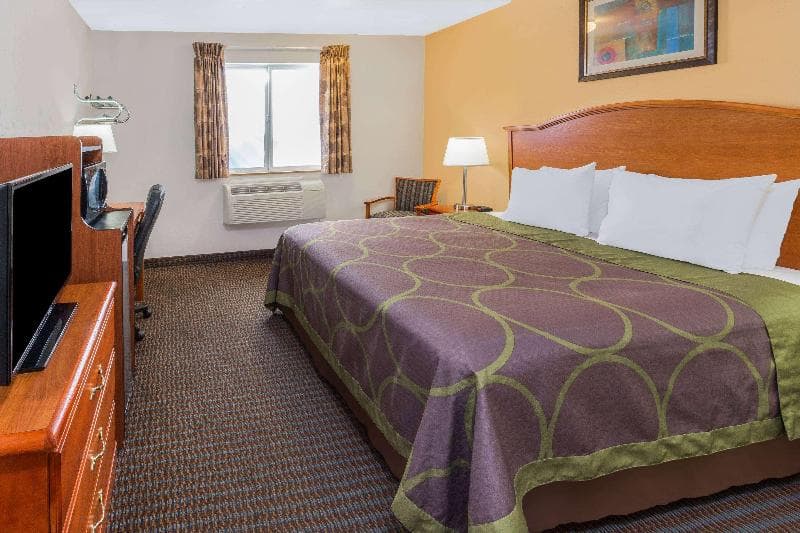 Super 8 by Wyndham Roseburg 4