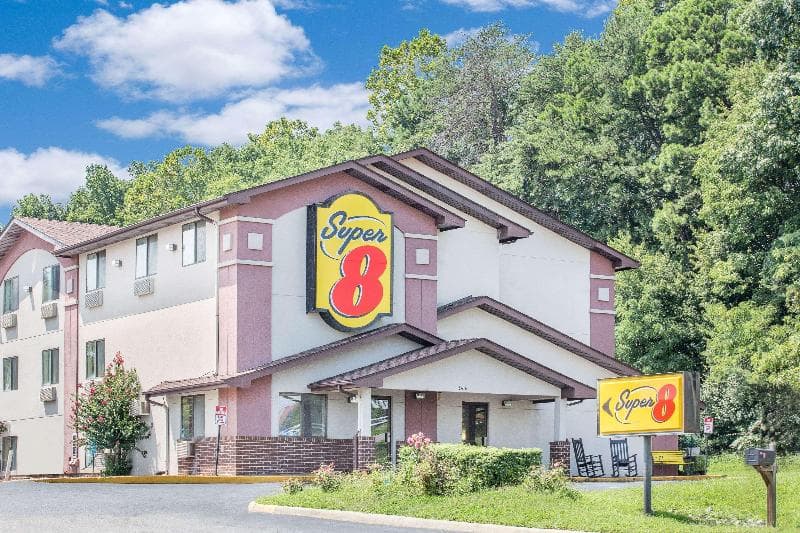 Super 8 by Wyndham Roanoke 4