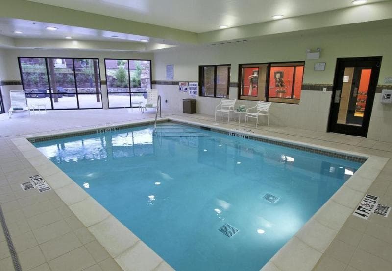 Courtyard By Marriott Triangle Town Center 5