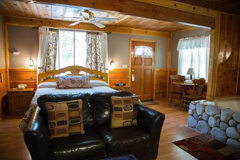 Sleepy Forest Cottages 4