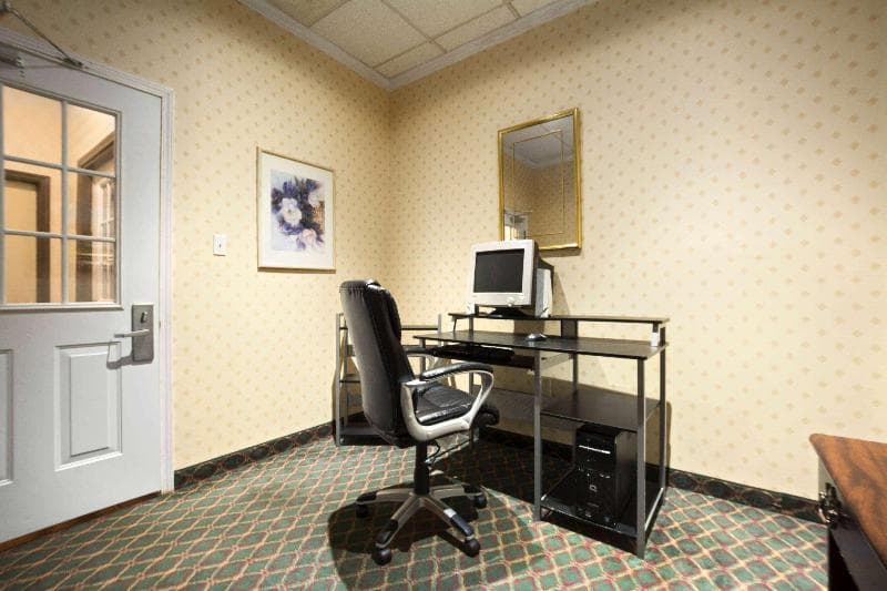 Days Inn by Wyndham Rome Downtown 4