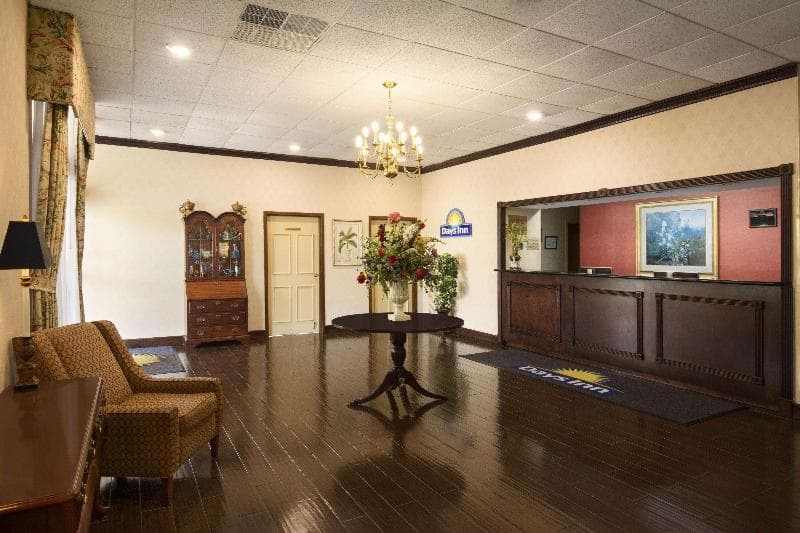 Days Inn by Wyndham Rome Downtown 5