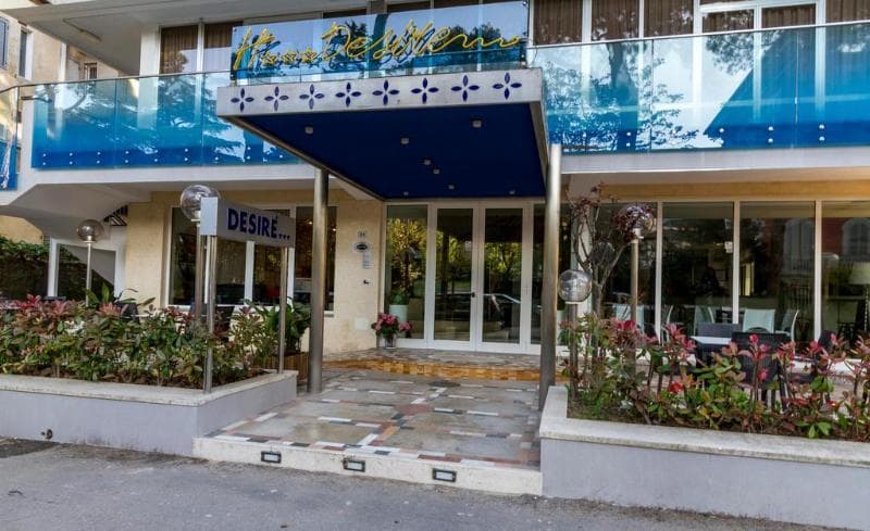 Hotel Desire 3