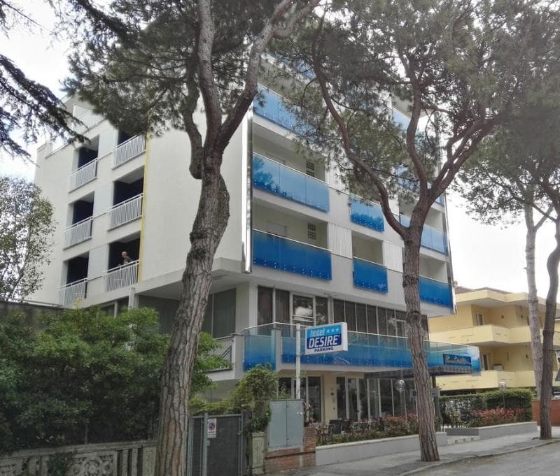 Hotel Desire 4