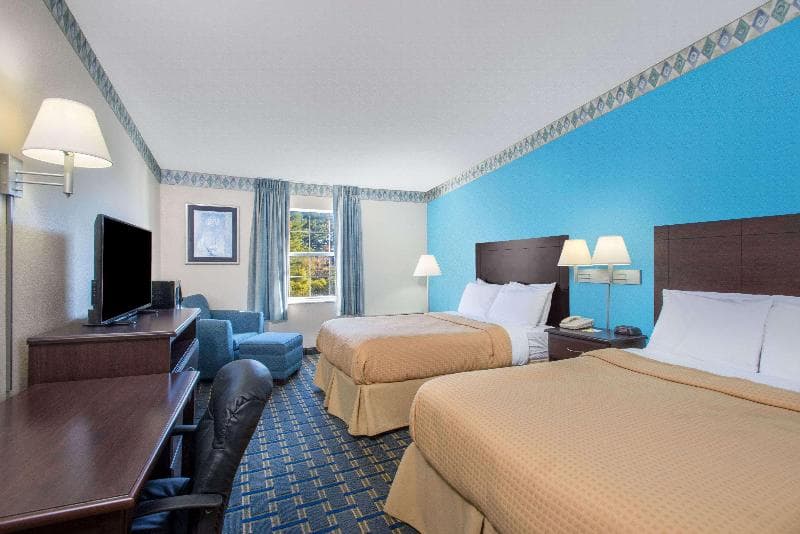Days Inn by Wyndham Roanoke Near I-81 photo 1