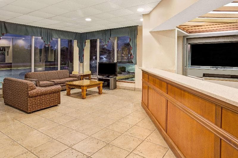 Ramada by Wyndham Walterboro 5