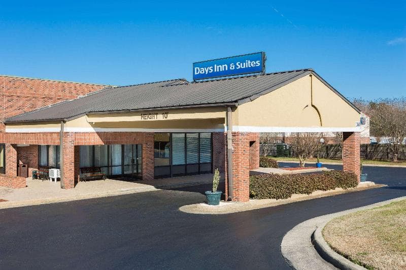Days Inn & Suites By Wyndham Rocky Mount Golden East photo 1