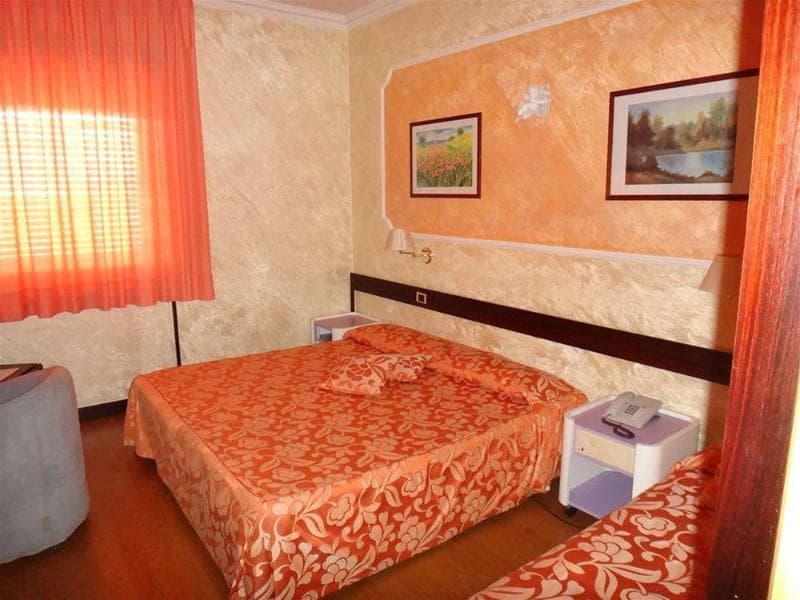 Benny Hotel main