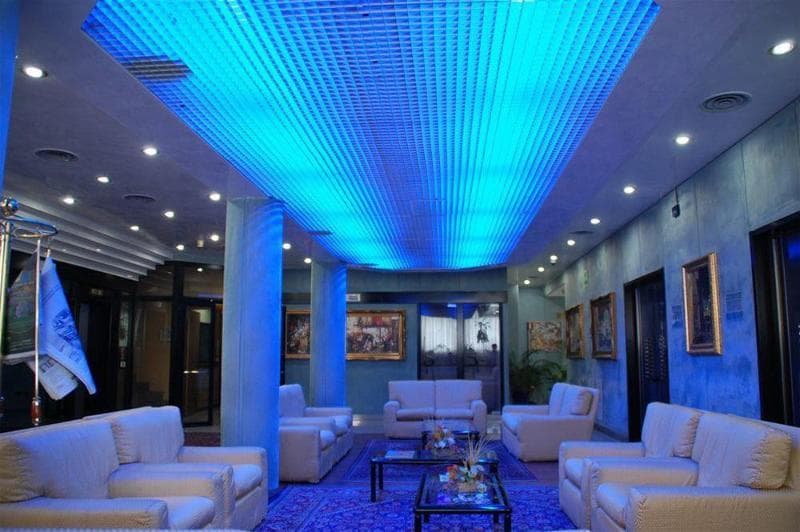 Benny Hotel 3
