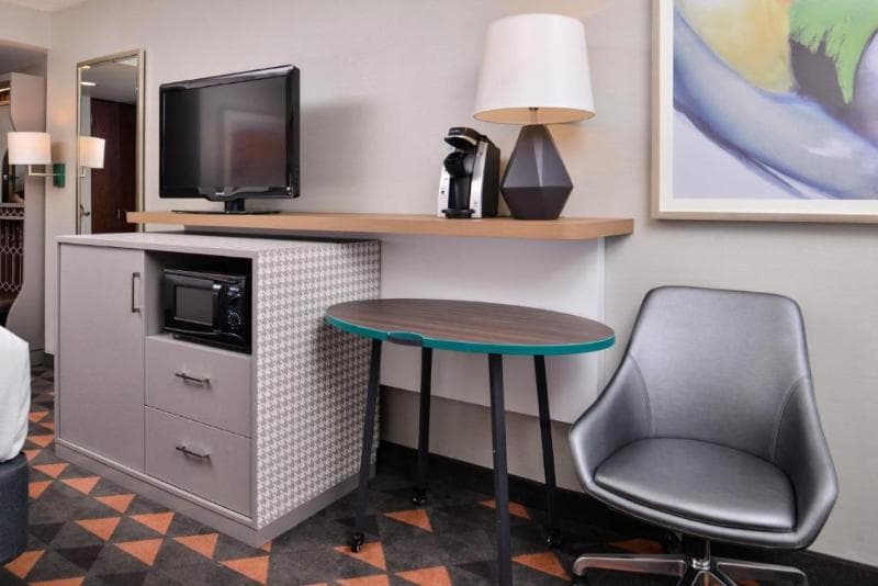 Holiday Inn & Suites Rochester - Marketplace 5