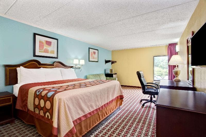 Super 8 By Wyndham Raleigh Downtown 2