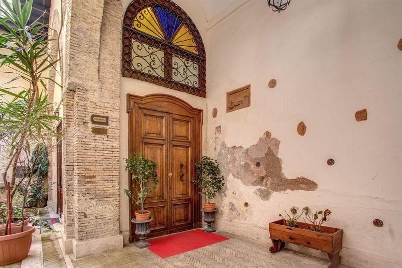 Navona Gallery Garden Suites 4