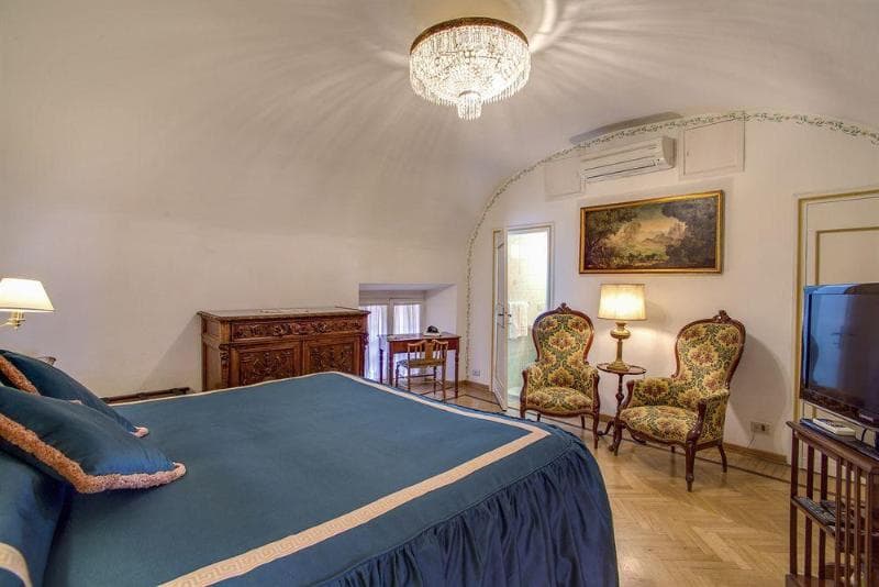 Navona Gallery Garden Suites 5