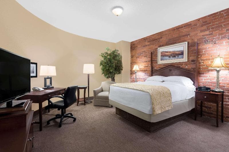 Hawthorn Suites by Wyndham Rome 2