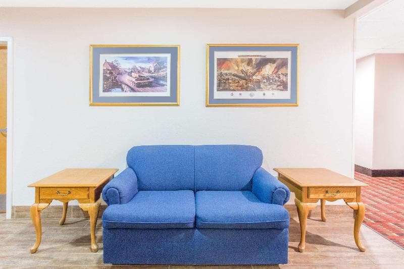 Super 8 By Wyndham Bedford 4