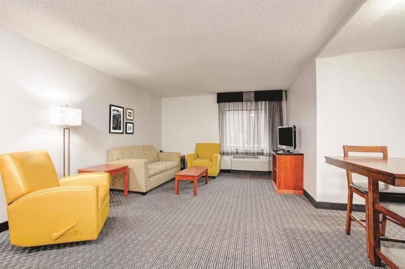 La Quinta Inn & Suites by Wyndham Roswell photo 1