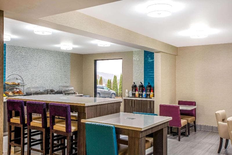 La Quinta Inn by Wyndham Radford 3
