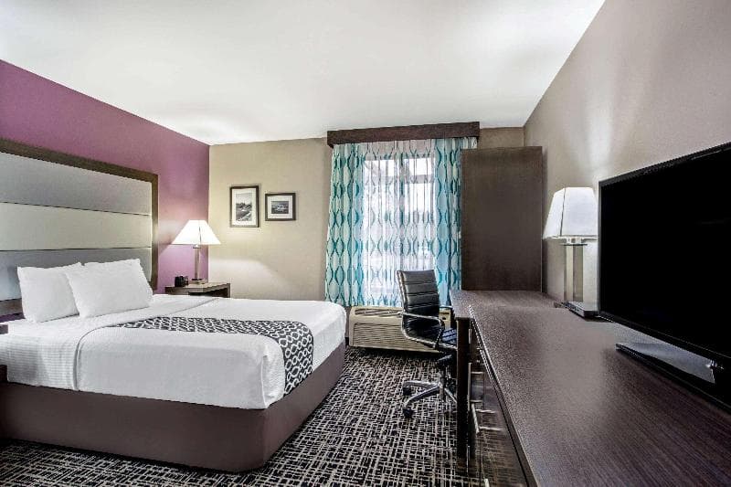 La Quinta Inn by Wyndham Radford 5