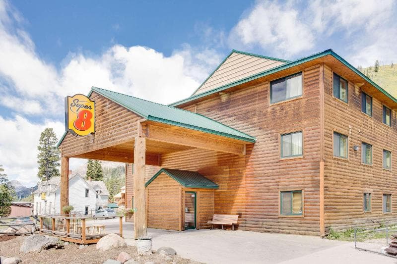 Super 8 by Wyndham Cooke City Yellowstone Park Area photo 1