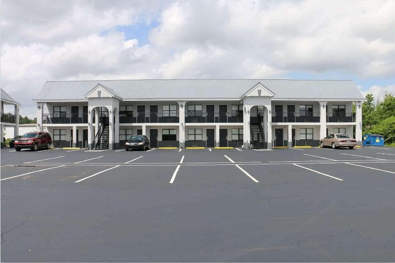 Travelodge by Wyndham Calhoun South I-75 4