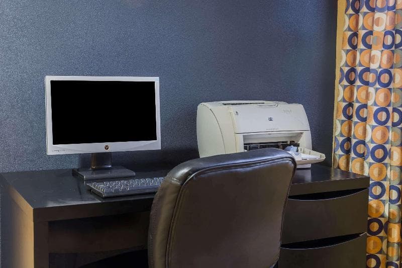 Microtel Inn & Suites by Wyndham Hillsborough 2