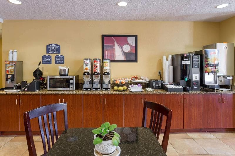 Microtel Inn & Suites by Wyndham Hillsborough 4