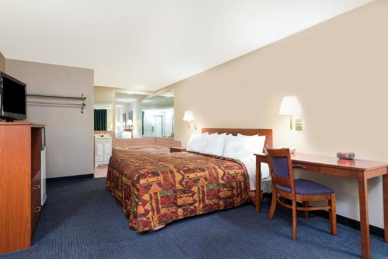 Knights Inn Elizabethtown 3