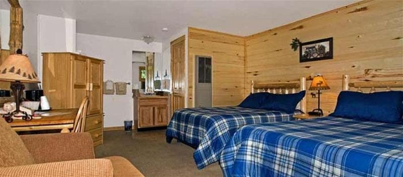 Nicky's Resort 4