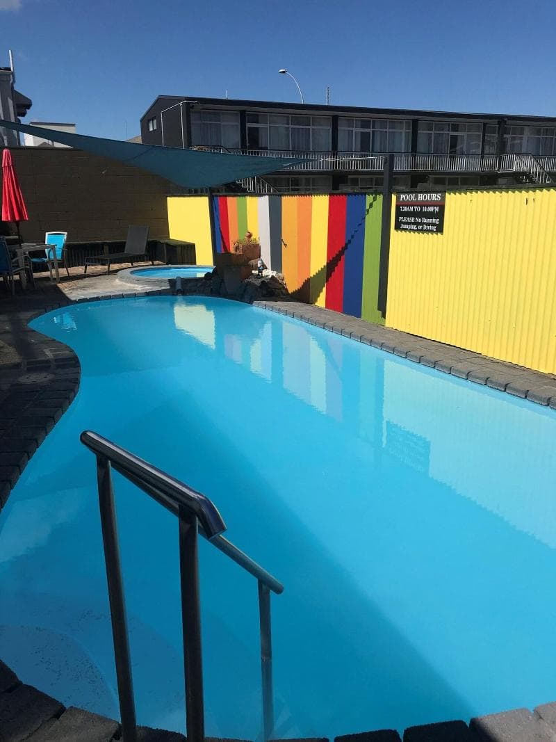 Ambassador Thermal Motel 4