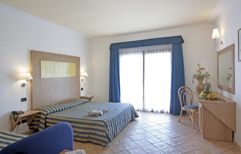 Th Le Castella - Baia Degli Dei 4