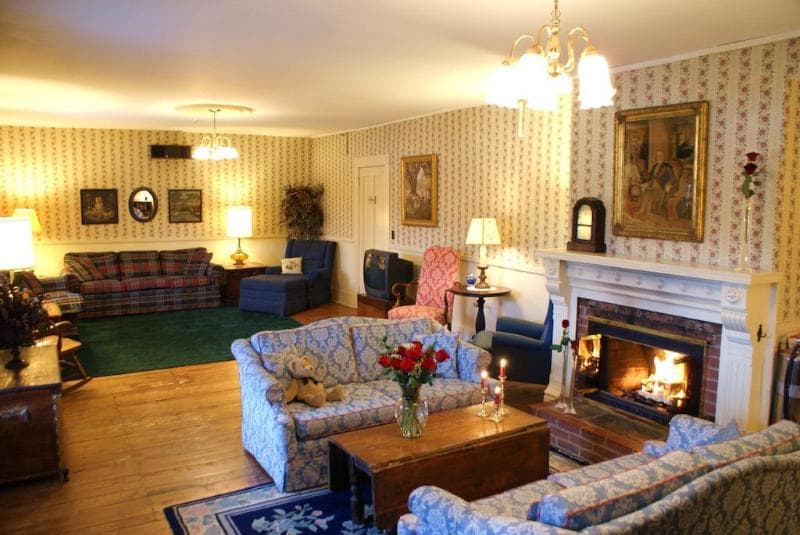 Echo Lake Inn main