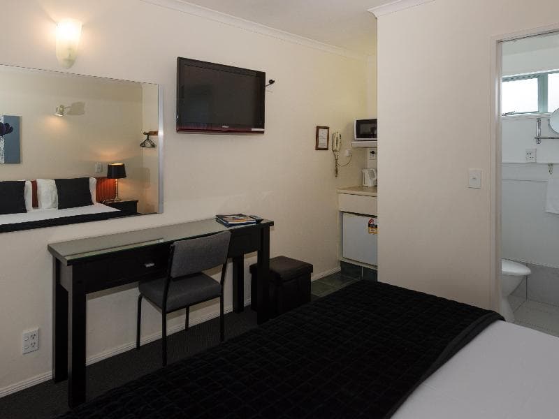 Accolade Lodge Motel 5
